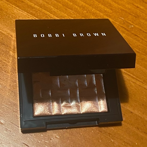 Bobbi Brown Highlighting Powder - Picture 5 of 16